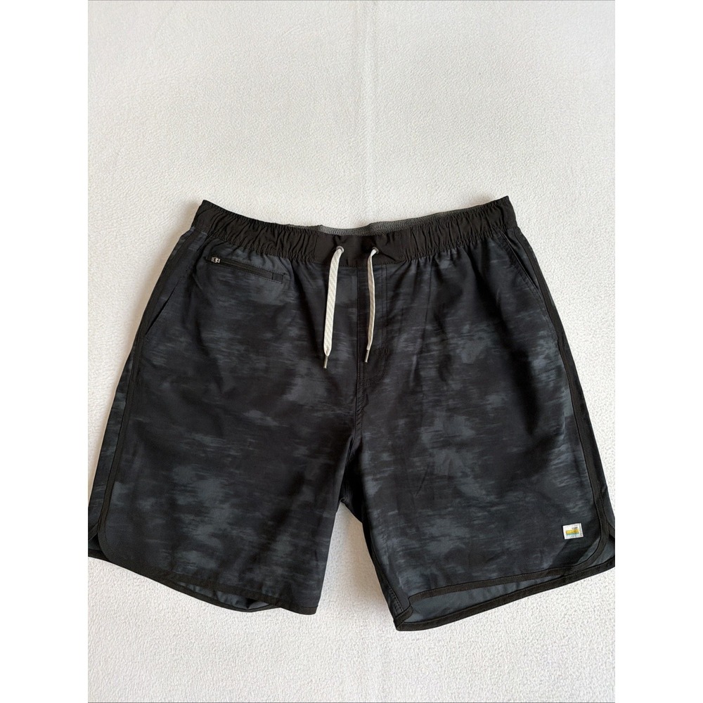 Vuori Banks Shorts Mens XL Black Static Camo Performance Stretch 7" Inseam Train